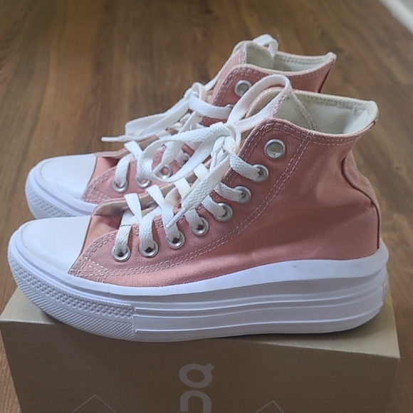 Converse Shoes - Converse Women's Blush High-Top Sneakers  zise 5‎ used good condition.